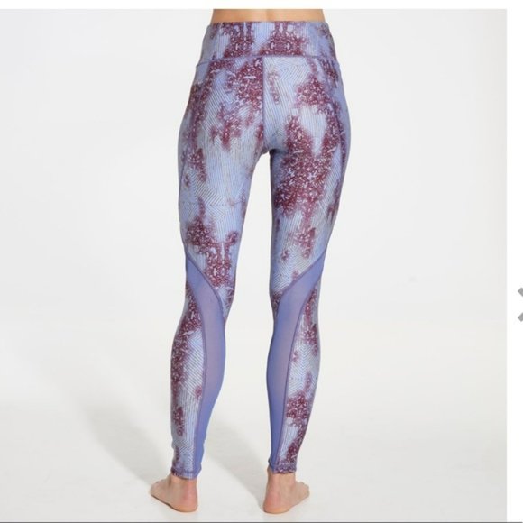 Calia by Carrie CALIA Essentials Purple Printed Zipper Pocket Leggings - Picture 3 of 10